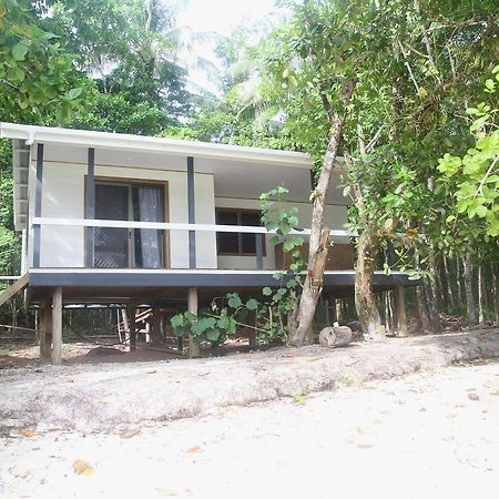 Evis Resort At Nggatirana Island Halisi Exterior photo