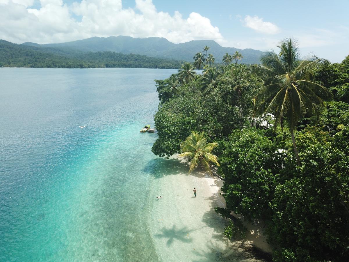 Evis Resort At Nggatirana Island Halisi Exterior photo